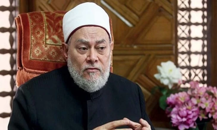 هجـ.ـوم كبير على مفتي مصر والآخر يرد