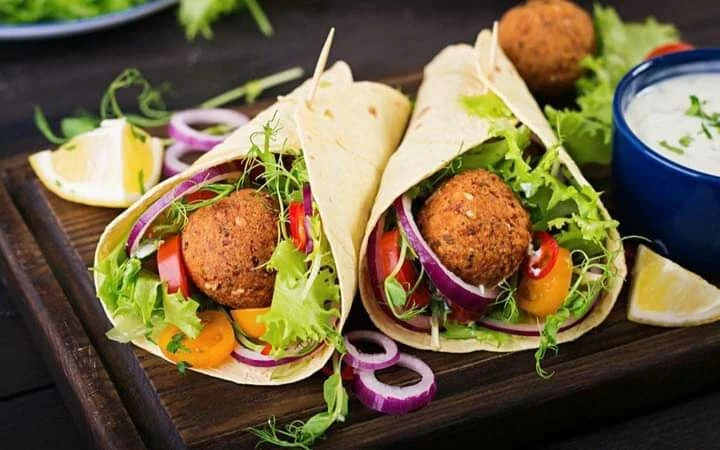 رفع أسعار المأكولات والمشروبات الشعبية