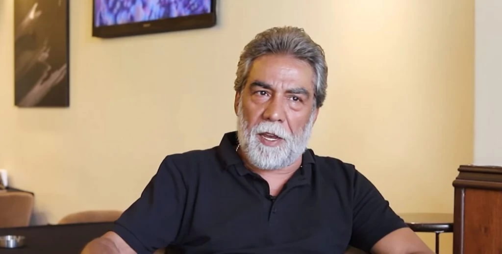 يوتيوبر ينتـ.ـحل شخصية ضابط بالمخـ.ـابرات و يخـ.ـدع الفنان أيمن رضا (فيديو)