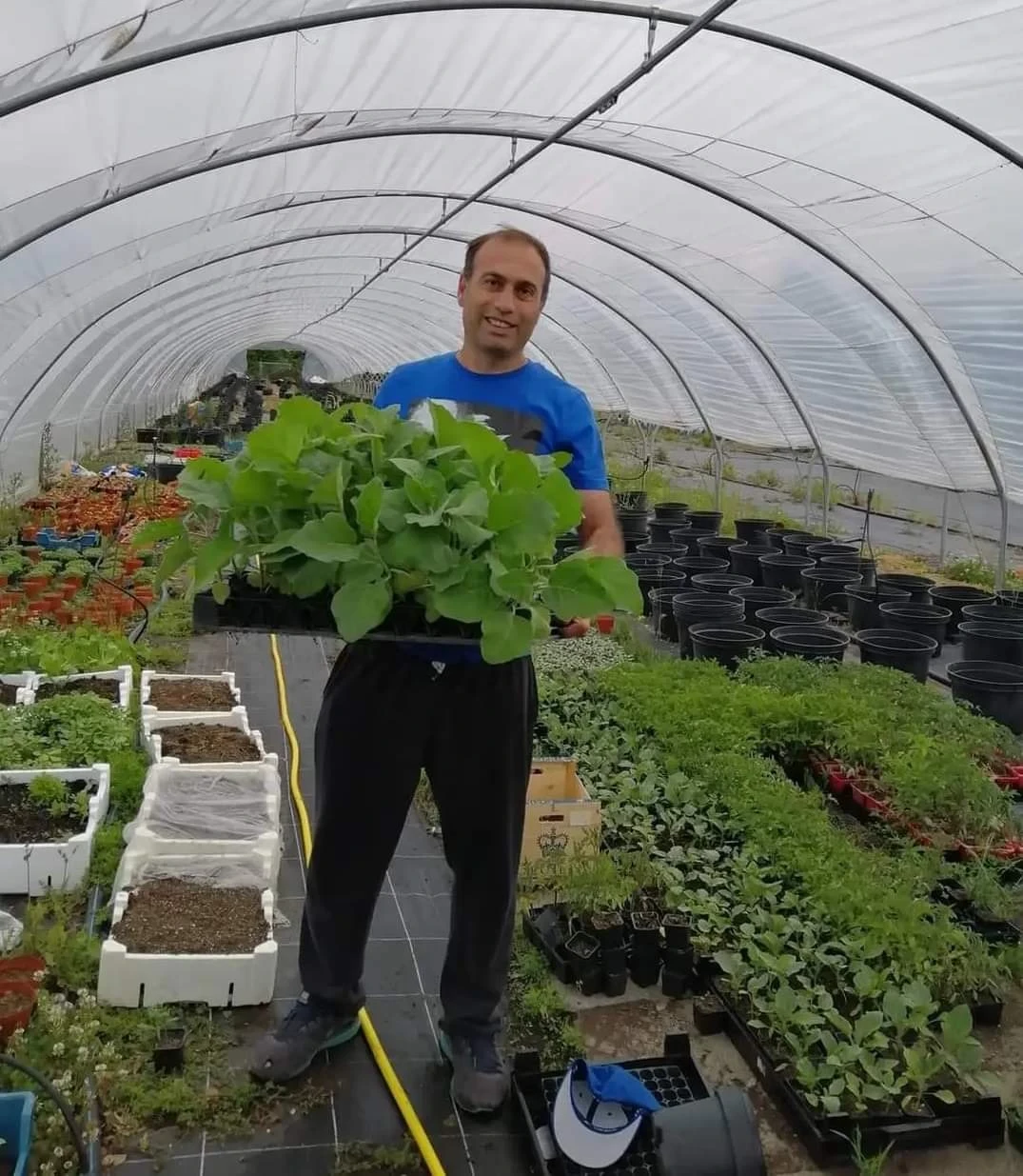 بعد أن اصابه مرض خبيـ.ـث لاجئ سوري بدأ مشروعه الخاص لكسب لقمة عيشه (صور)