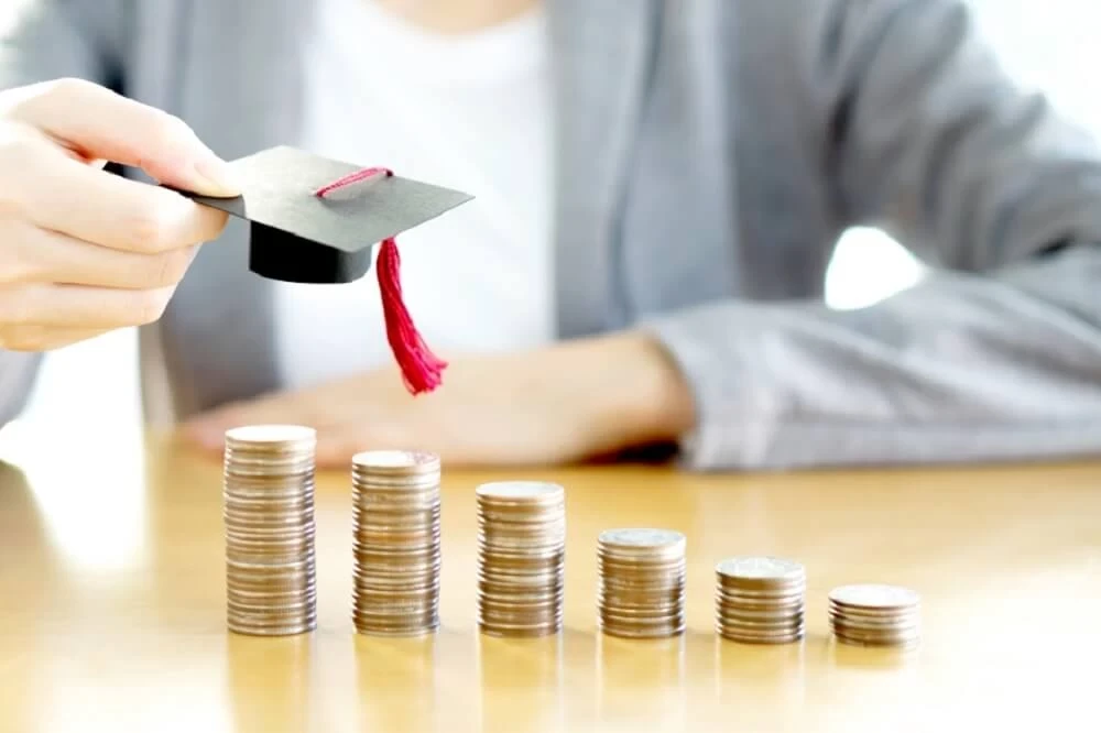 منحة مالية لطلاب الثانوية العامة