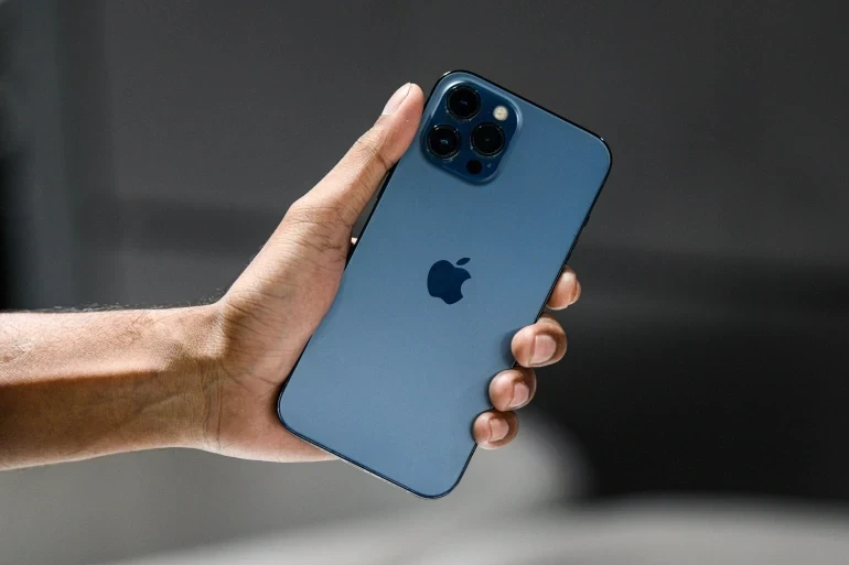 اكتشاف ثغـ.ـرات أمنـ.ـية خطـ.ـيرة في أجهزة “أبل”