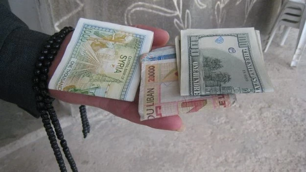 محللون يكشفون مصير الليرة السورية