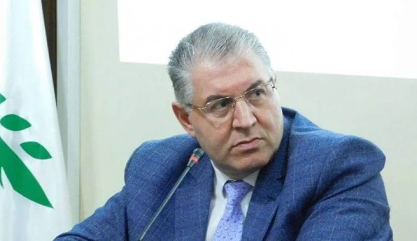 وزير التربية يحفر الطلاب على عدم دراسة الطب والسفر