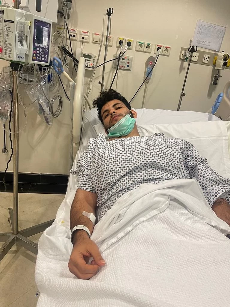 شاب سعودي يضرب مثالاً في بر الوالدين وينهي معاناة والدته ويتبرع لها بإحدى كليتيه