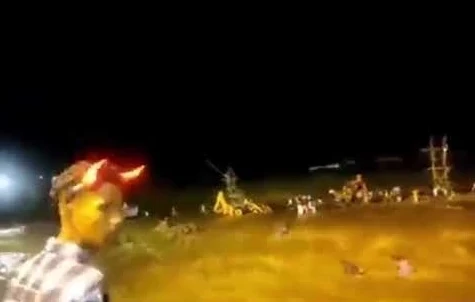 ذهبوا للتعبد فابتلـ.ـعهم.. نهر يبتـ.ـلع العشرات من المتعبدين الهندوسيين