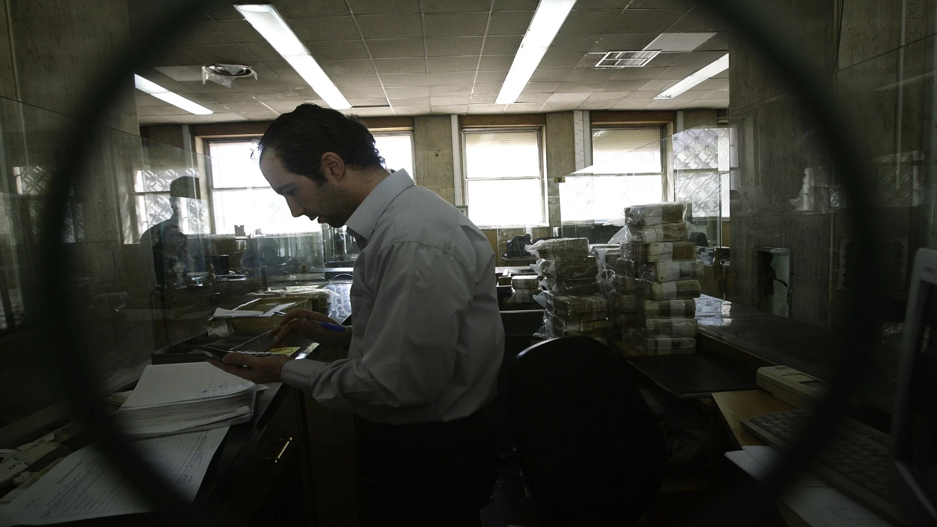 تضاعف كبير برواتب الموظفين في سوريا