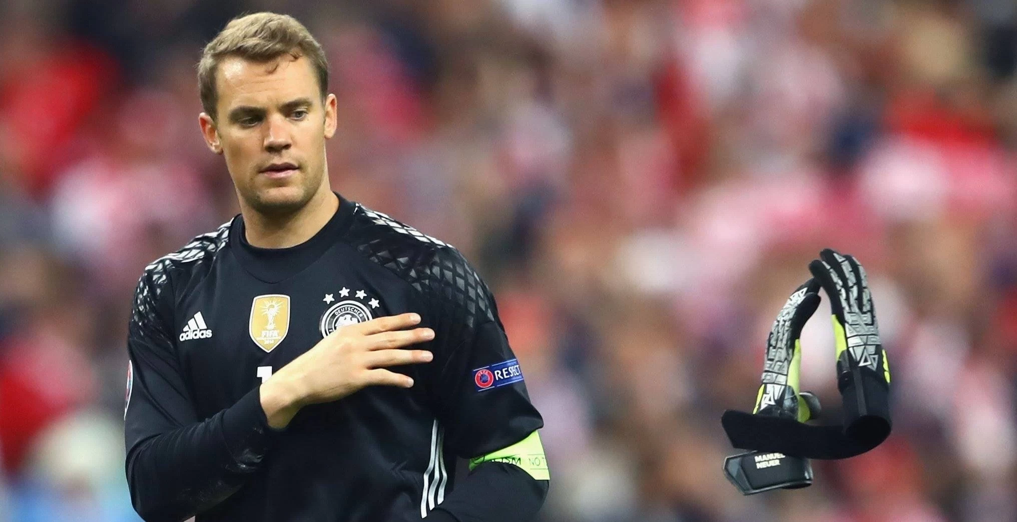 اصابة حارس المنتخب الألماني مانويل نوير بمرض السرطان