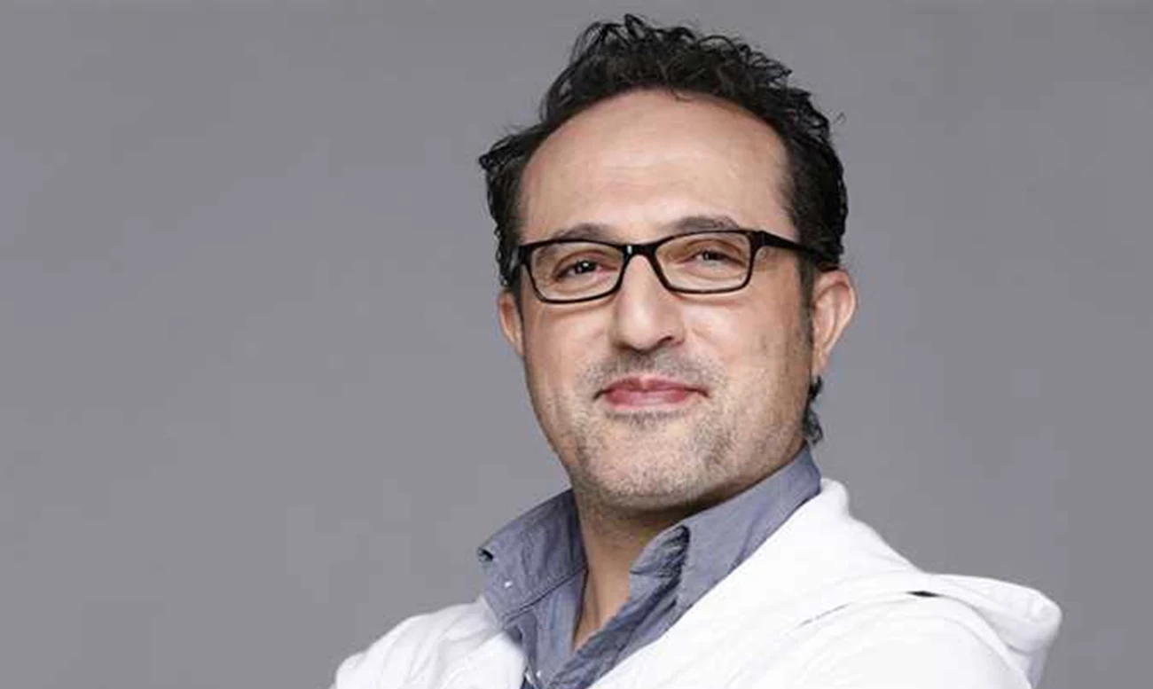 الإعلامي المصري شريف مدكور يتصدر محركات البحث ويكشف عن قواعد استضافة المحجبات في برنامجه