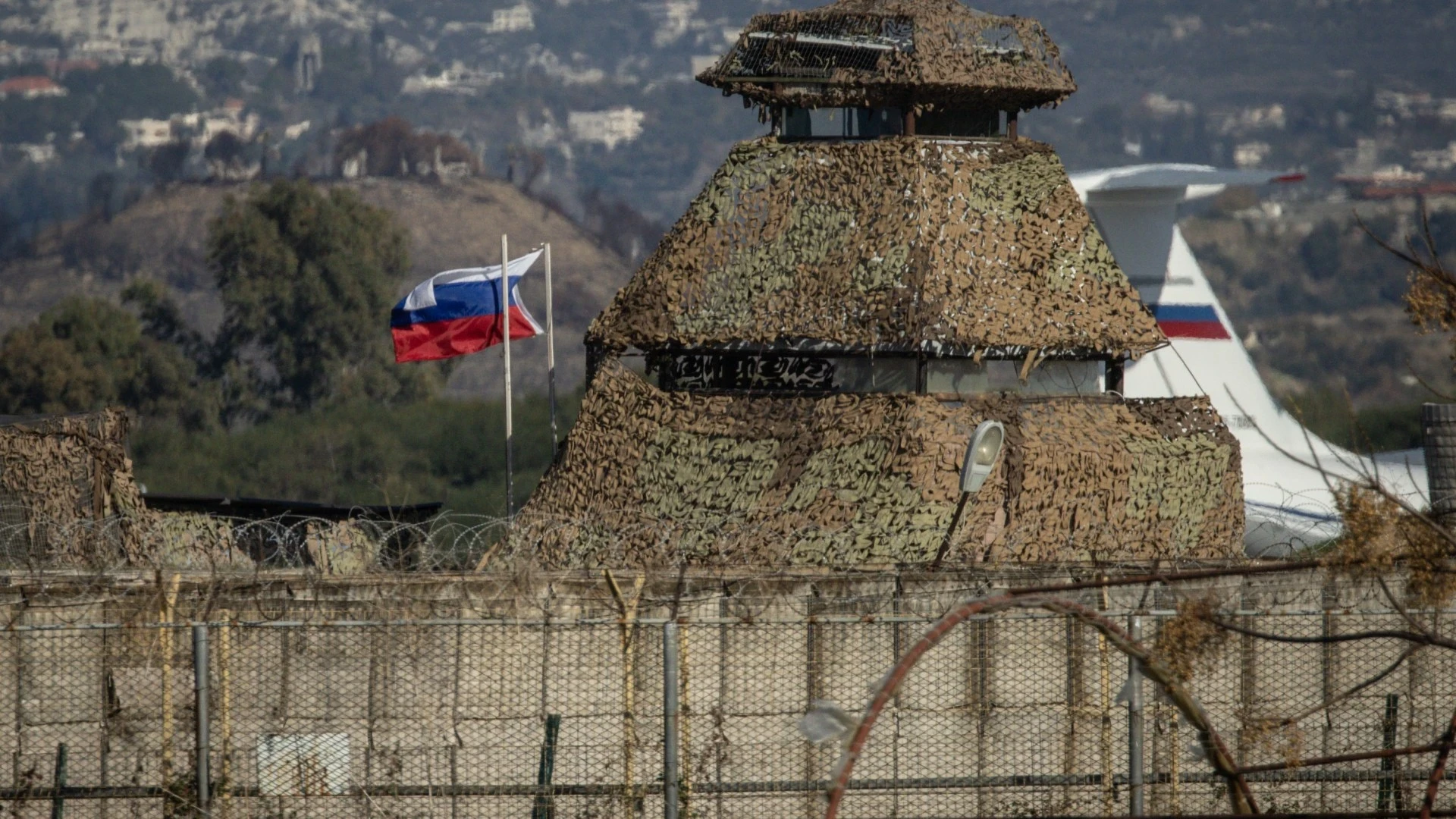 روسيا تسعى لتمديد وجودها العسكري في سوريا بصفقة اقتصادية كبيرة واعتذار محتمل عن القصف