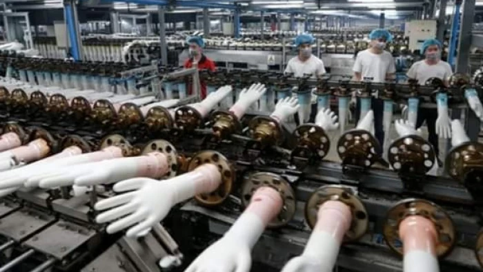 طبيب ألماني: للوقاية من كورونا.. احترس من ارتداء القفازات