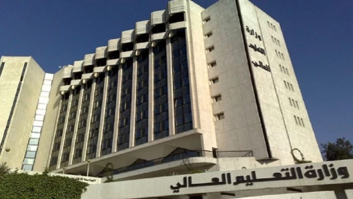 التعليم العالي: كل طالب يعاني من ارتفاع حرارة سنضعه بعيداً عن زملائه