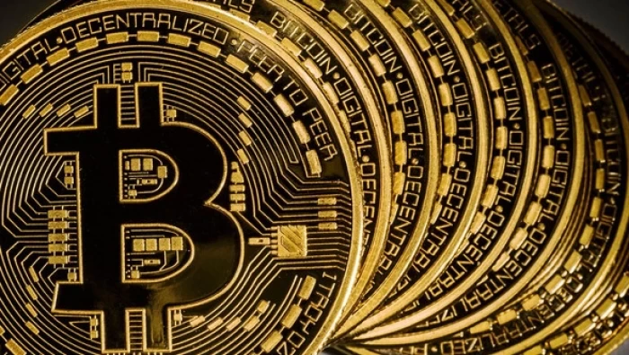 "البيتكوين" يقفز بنحو 400 دولار
