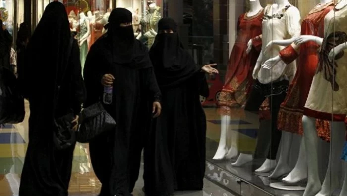 أول تحرك من السعودية ضد سوريين بعد فيديو التحرش العلني