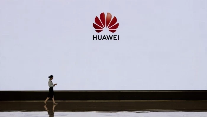 هواوي تتلقى الضربة القاضية من الفيس بوك