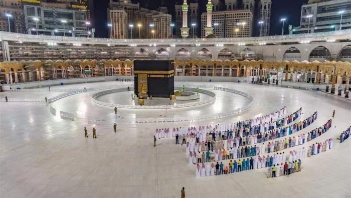 (شاهد) أول صلاة تراويح في رمضان بالمسجد النبوي وسط إجراءات احترازية ضد كورونا