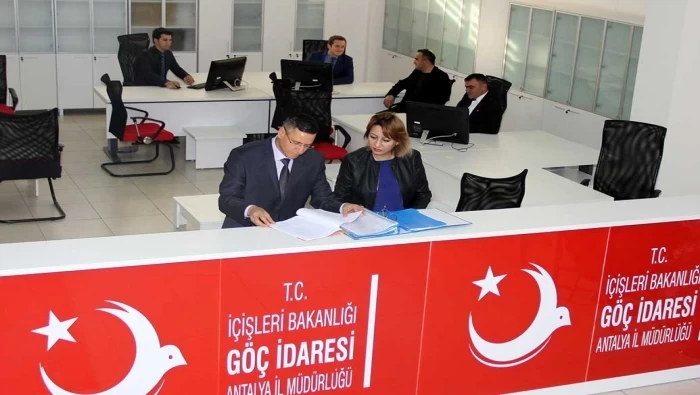 الهجرة التركية تتيح الحصول على إذن سفر عن طريق تطبيق “E-devlet”