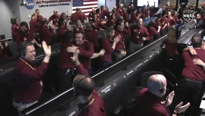 "إنسايت" يهبط على المريخ بعد رحلة استغرقت 7 شهور بالفضاء