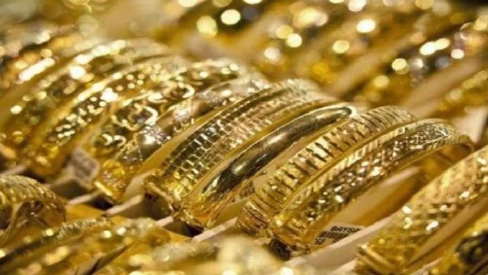 الذهب ينخفض بفعل قوة الدولار وبيانات صينية إيجابية