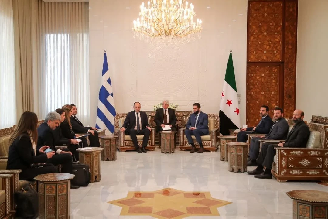 الرئيس الشرع ووزير الخارجية يستقبلان وفدًا يونانيًا رفيع المستوى لتعزيز التعاون المشترك