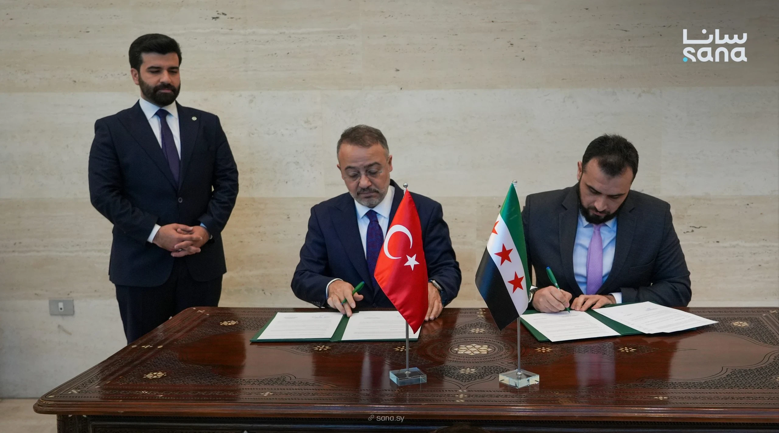 الحكومة السورية توقع مذكرة تفاهم مع وقف المعارف التركي لتطوير التعليم