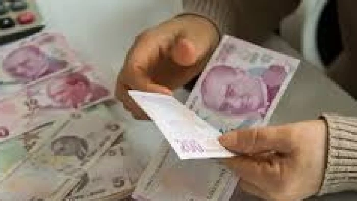 الليرة التركية تتعافى بعد تعزيز البنك المركزي التمويل