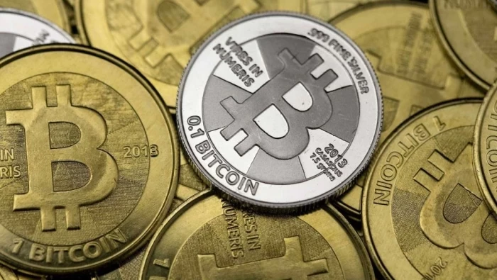 عملة "البيتكوين" تخسر نحو 500 دولار