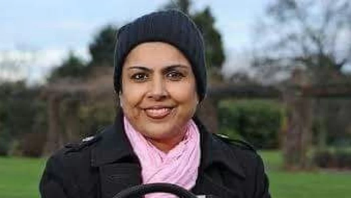 تعرف على المرأة البريطانية التي تحمل قلبها على ظهرها