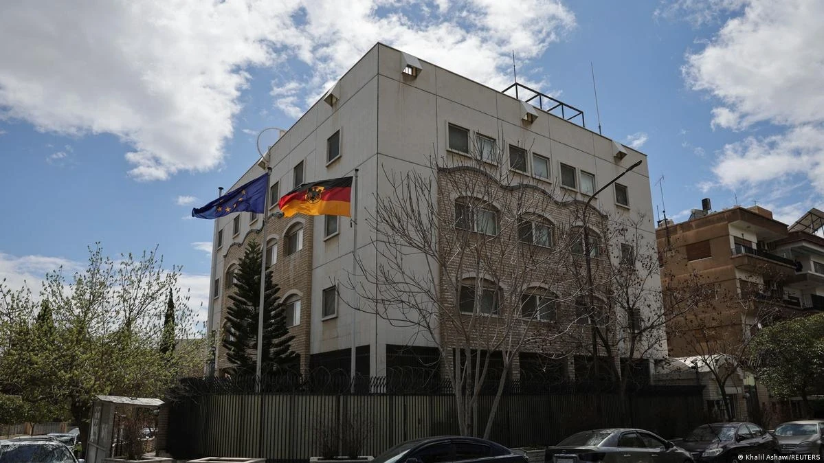 السفارة الألمانية بدمشق تدين هجـ..ـمات الأمن وتؤكد أولوية اتفاق العاشر من آذار