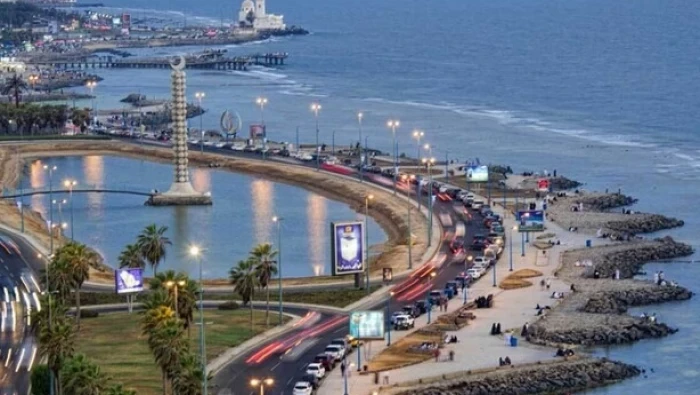 "واتساب" يحرم معلمة سعودية من راتب شهرين