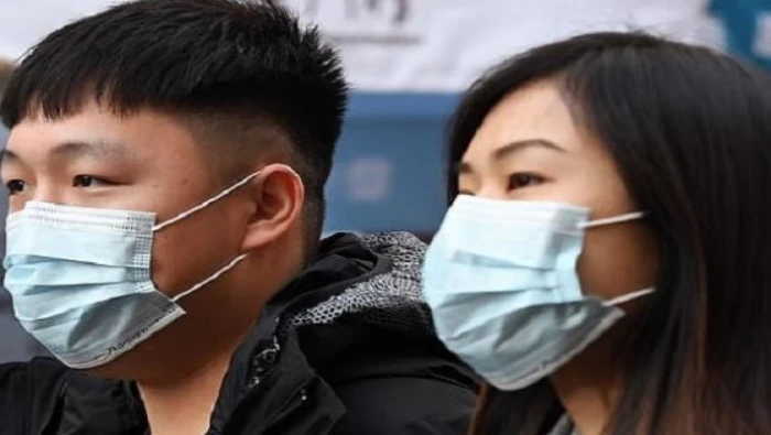 رجل يحبس زوجته في الحمام بسبب فيروس كورونا