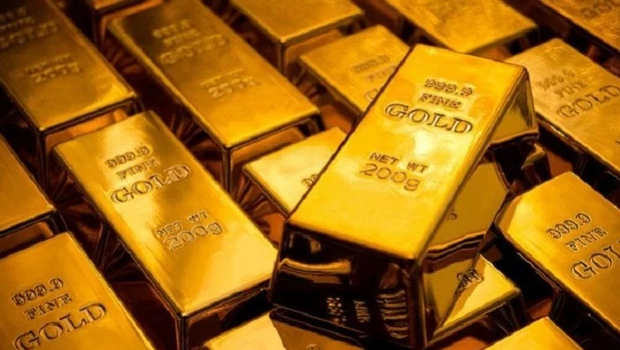 الذهب ينخفض لكنه يبقى فوق الـ1700 دولار للأونصة