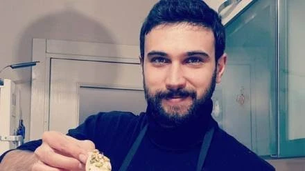 الشيف عمر يوضـح حـقـيقة الالتبـاس ويبـرئ نفـسه من حـادثـة الجامع الأموي