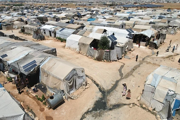 نازحو مخيمات الشمال السوري يواجهون قساوة النزوح وغياب فرص العودة