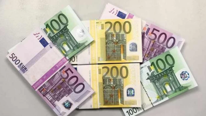 اليورو يكافح قرب أقل مستوى في 3 أعوام بفعل المخاوف الاقتصادية