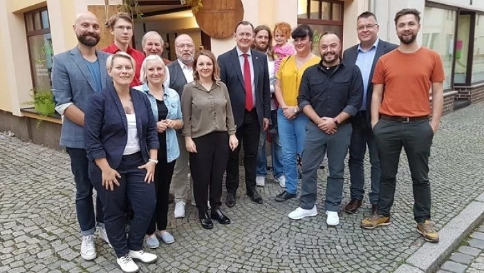 رئيس وزراء”تورينغن” الألمانية ضيفا بمطعم لاجئ سوري