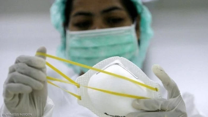 هل يمنع نقع قناع الوجه في الماء المالح انتقال فيروس كورونا؟