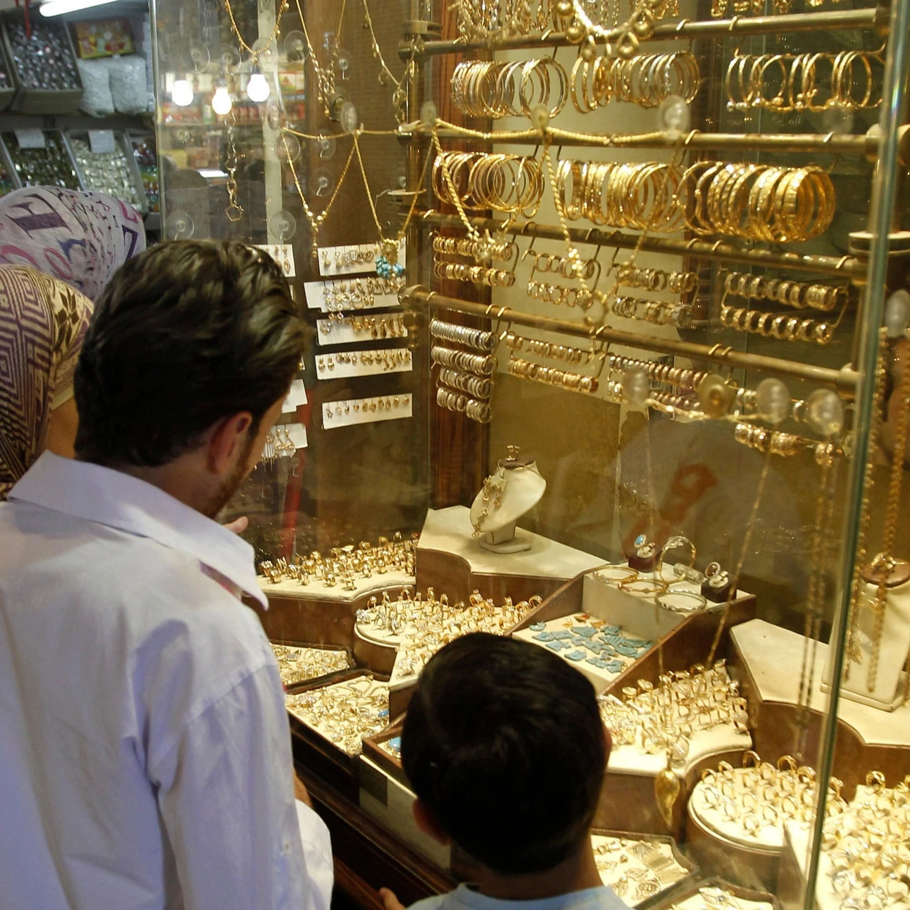 أسعار الذهب في سوريا تسجل ارتفاعاً بالتزامن مع صعود الأونصة عالمياً