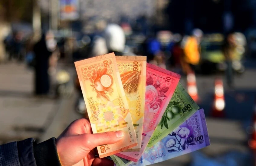 تحسّن نسبي في سعر صرف الليرة السورية مع افتتاح تعاملات اليوم