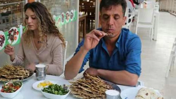 تركي يتناول 4.5 كغ مشاوي ويفوز بجائزة 4500 $