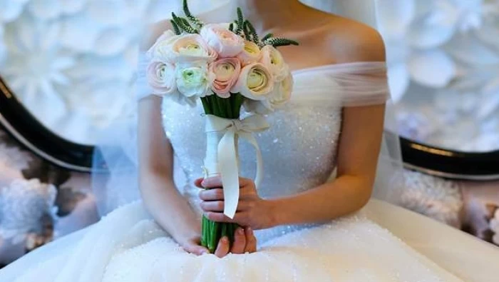 (شاهد) عروس تهرول هربا من انفجار بيروت‎