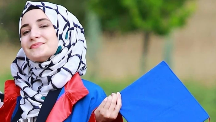 الطالبة "نورا بريمو" تتفوق وتنال مرتبة الشرف في جامعة "كرك كالي" التركية