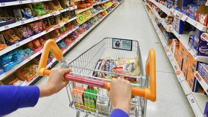 أب يحذر الجميع بعد إصابة طفله بكورونا "بسبب زيارة قصيرة إلى السوبر ماركت"!