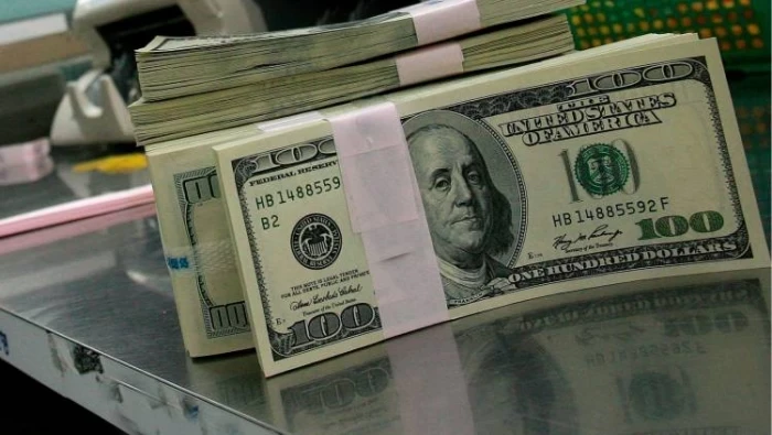 الليرة تتهاوى وتسجل أدنى سعرٍ لها مقابل الدوﻻر