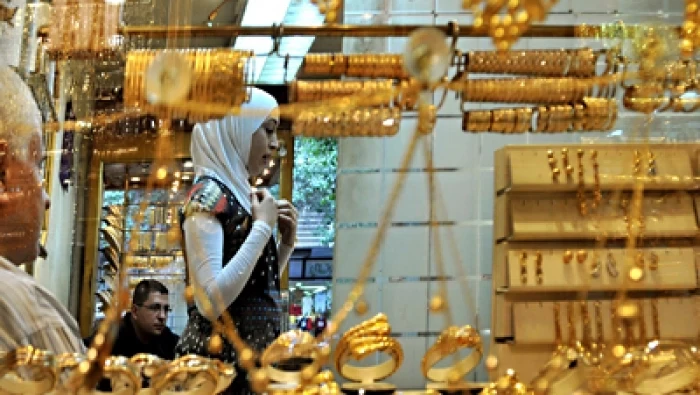 الذهب يواصل الهبوط مع تهافت المستثمرين على جمع سيولة