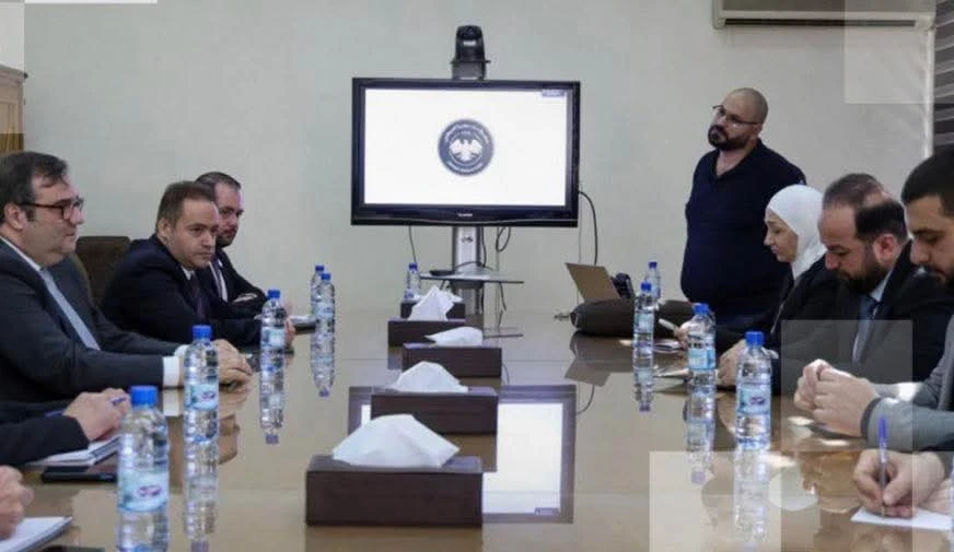 اجتماع تنسيقي بين الإعلام والمصرف المركزي تمهيداً لإطلاق العملة الجديدة