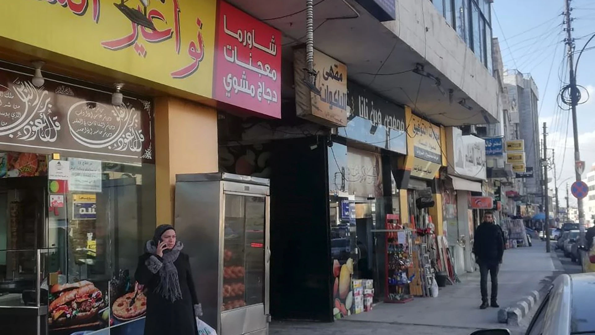 تسجيل أرقام قياسية: تزايد تصاريح العمل للاجئين السوريين في الأردن وتأثيرها الإيجابي على السوق العمل