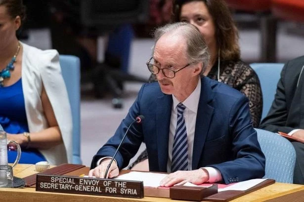 بيدرسن يشيد بالإعلان الدستوري السوري: خطوة نحو استعادة سيادة القانون وتعزيز العملية الانتقالية