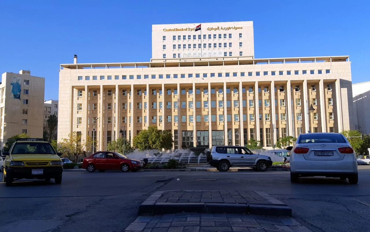 مخرج يتـهم المركزي بإضاعت الأموال