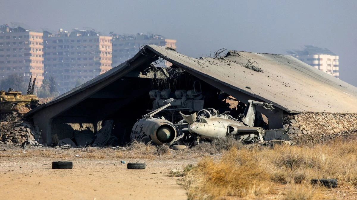 تمركز أمريكي محتمل في مطار المزة يثير تساؤلات حول الاتفاقات الأمنية